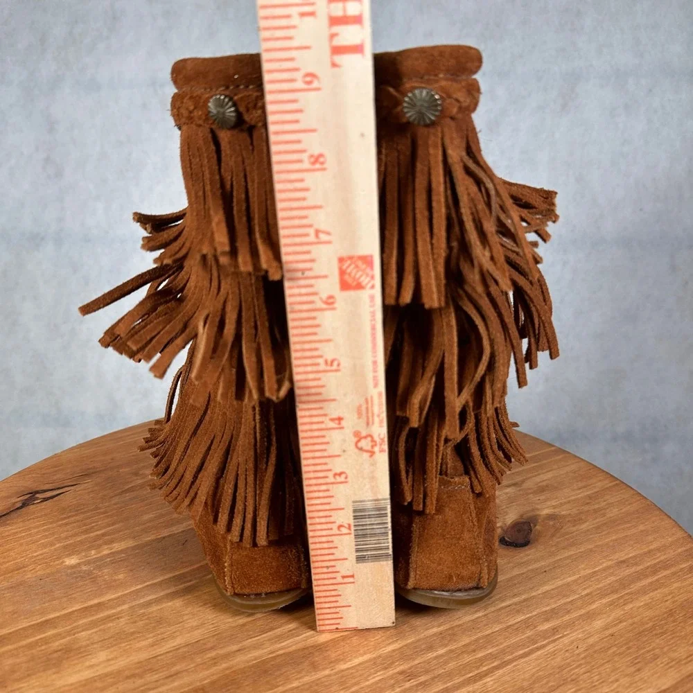 Minnetonka Fringe Boots Kids Size 3 Tan Suede 3-Layer Moccasin Good Condition 26